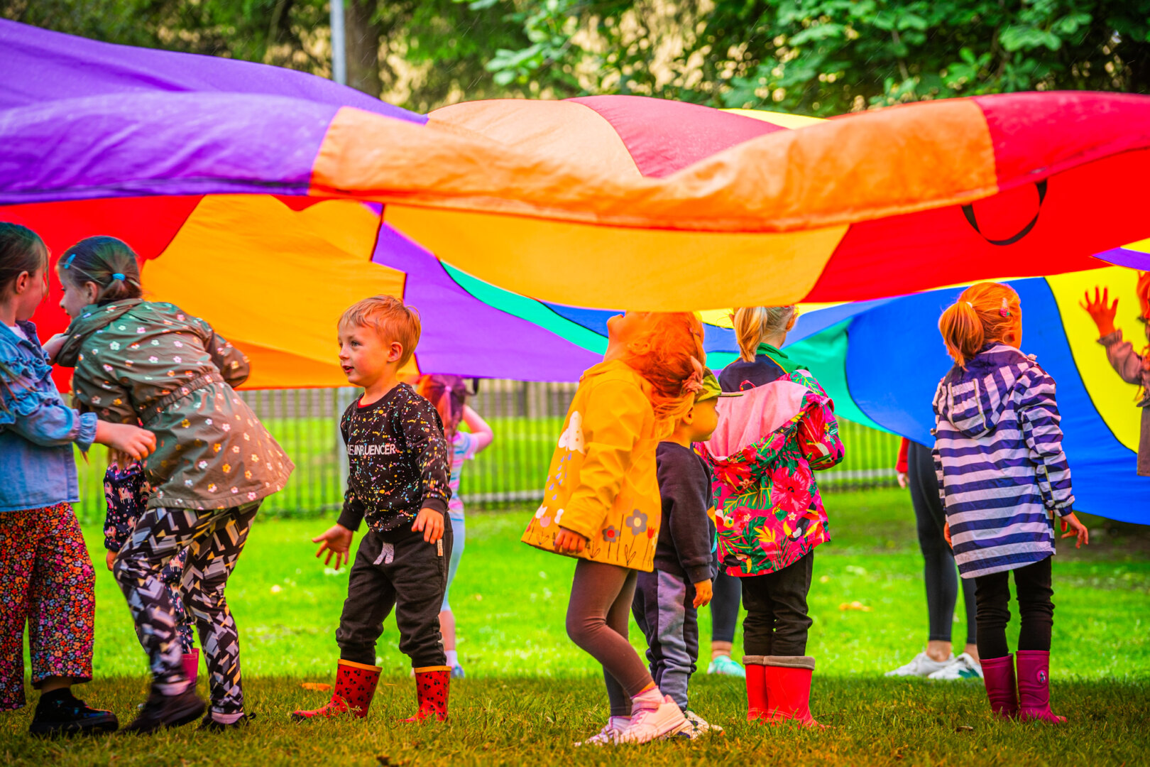 Children under the rainbow game